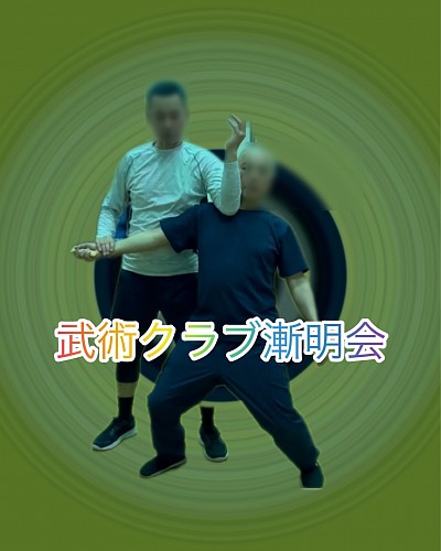 体験者さんに２分程指導。男性に痛みは無いのですがチカラが抜けて立てなくなっています。